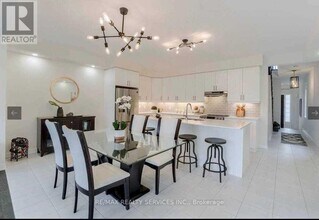 16 Stonehill Ave. in Kitchener, ON - Building Photo - Building Photo