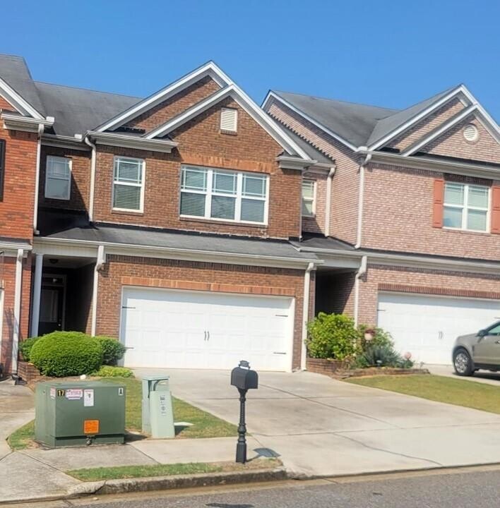 207 Green Bridge Ct SE in Lawrenceville, GA - Building Photo