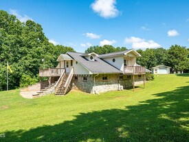 121 Dee Runion Rd in Jonesborough, TN - Building Photo