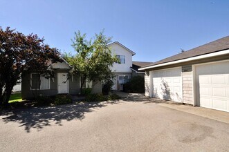 6364 W Trestle St in Rathdrum, ID - Building Photo - Building Photo