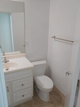 325 Bay St. in Santa Monica, CA - Foto de edificio - Building Photo