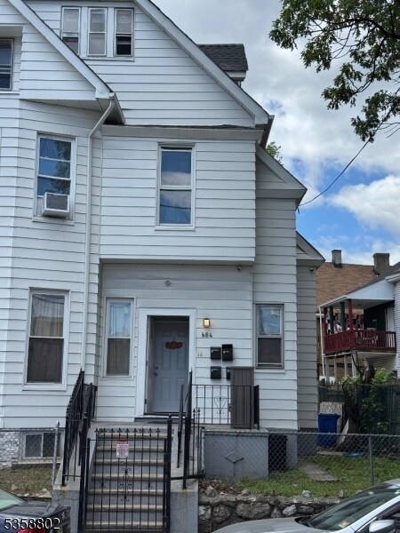 682-684 E 18th St in Paterson, NJ - Building Photo