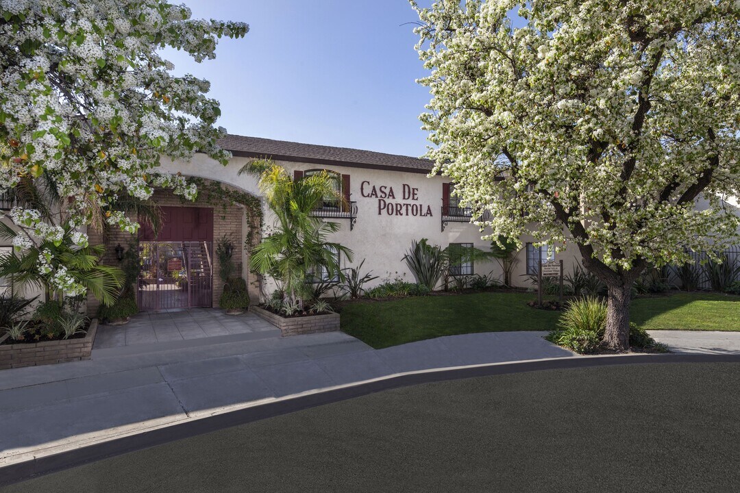Casa De Portola Apartments in Garden Grove, CA - Foto de edificio