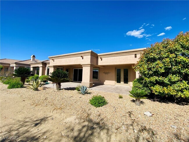property at 4565 Riva De Romanza St
