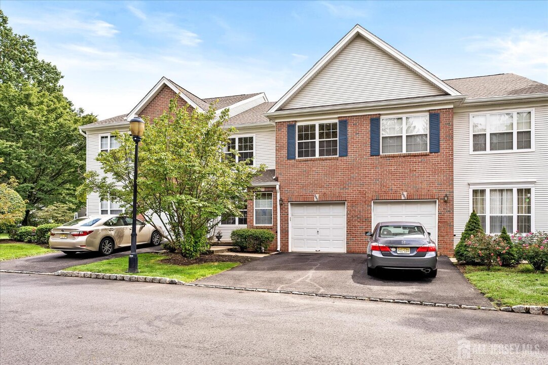 302 Berkshire Dr in Princeton, NJ - Building Photo