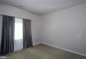 612 Samantha Ct in Annapolis, MD - Building Photo