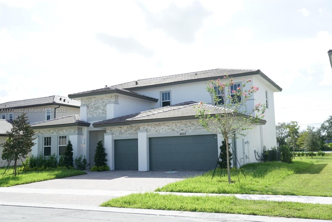 4403 SW 123rd Ave in Davie, FL - Building Photo