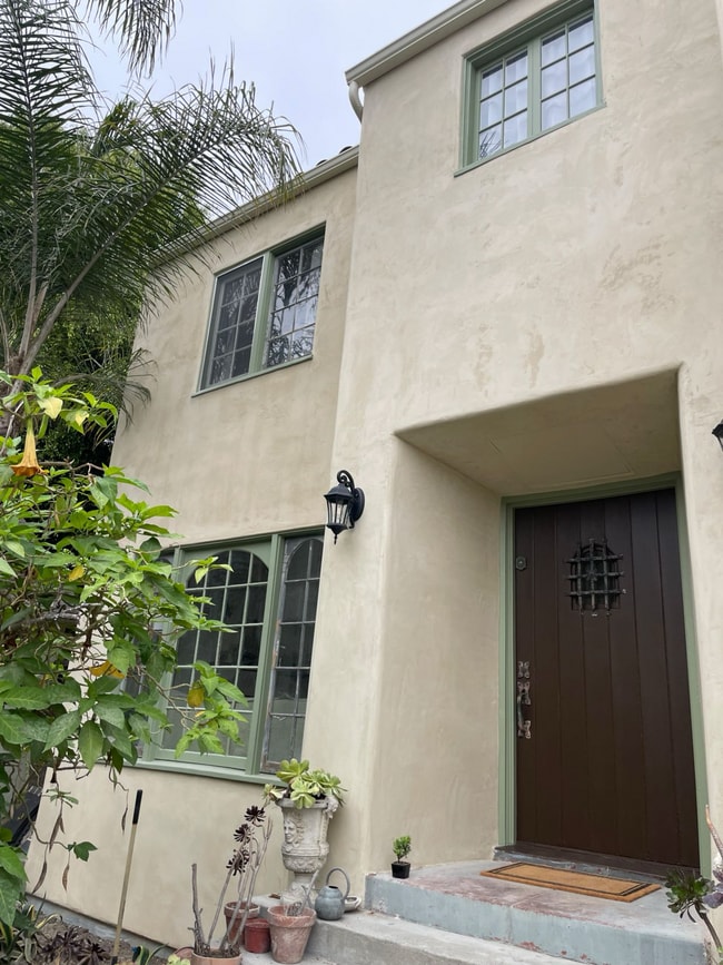 1549 Rendall Pl, Unit 1549 Rendall Place in Los Angeles, CA - Building Photo - Building Photo