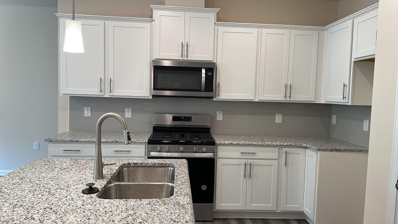 907 Falls Grove Trl in High Point, NC - Building Photo