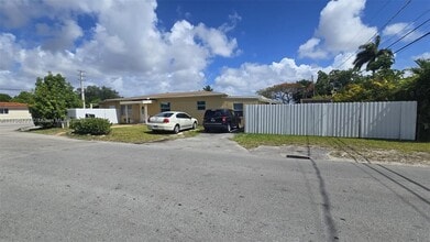 6595 SW 33rd St in Miami, FL - Building Photo - Building Photo