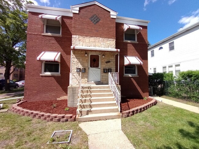 5260 W Foster Ave, Unit 1st Floor