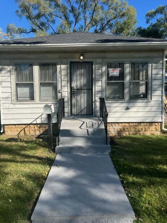 4335 Delaware St in Gary, IN - Building Photo