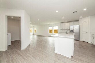 1619 Red Oak Dr in Rosenberg, TX - Foto de edificio - Building Photo