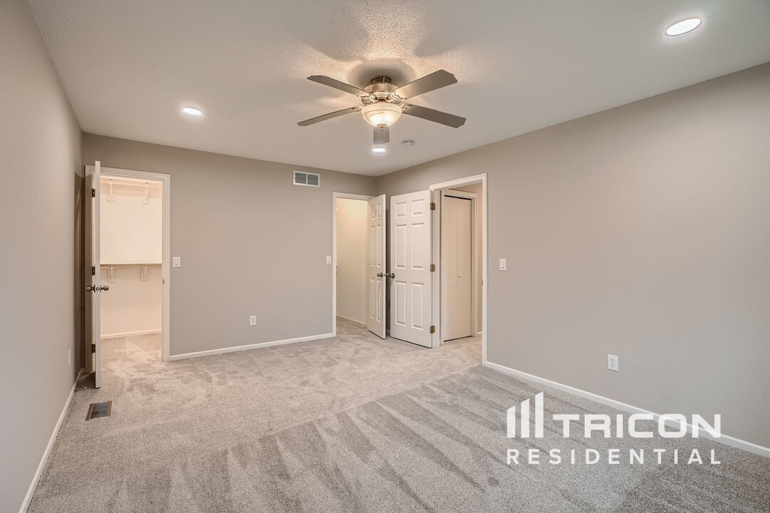 1814 Lacota Ln in Burnsville, MN - Building Photo