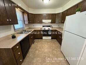 120 N 9th St in Riverton, IL - Building Photo - Building Photo