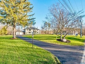 270 High St, Unit Beautiful 1 Bedroom in Hanson, MA - Building Photo