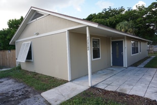 8745 Satalite Terrace in West Palm Beach, FL - Building Photo