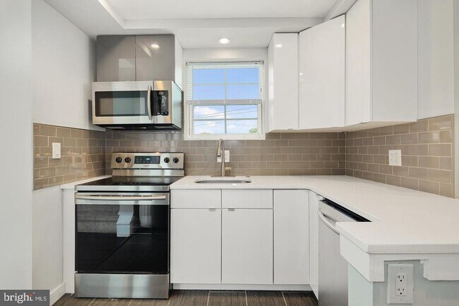 17 S 44th St in Philadelphia, PA - Building Photo - Building Photo