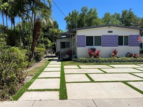 4225 SW 62nd Ave in Miami, FL - Building Photo - Building Photo