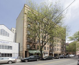26-80 30th St in Astoria, NY - Foto de edificio - Building Photo