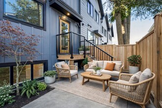 The Lorraine in Victoria, BC - Building Photo - Building Photo