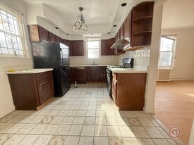 3070 Coddington Ave, Unit 1 in Bronx, NY - Building Photo