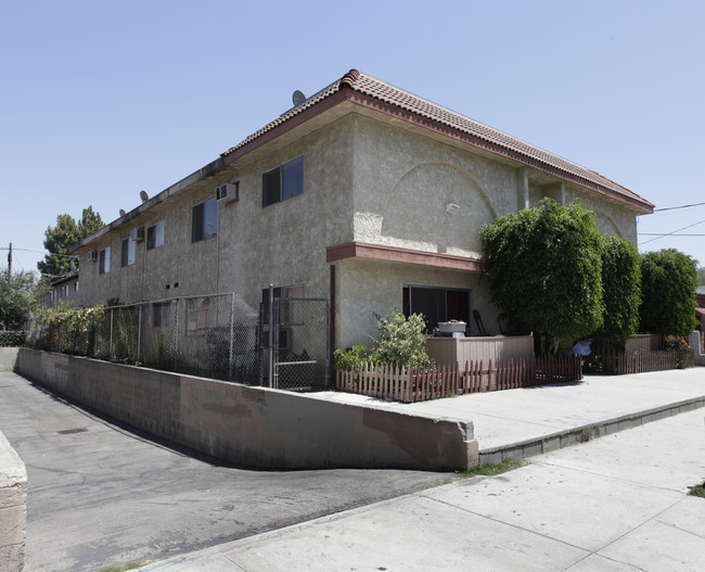 6918 Hinds Ave in North Hollywood, CA - Building Photo - Building Photo