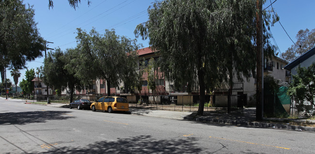 1330 Pleasant Ave in Los Angeles, CA - Foto de edificio - Building Photo