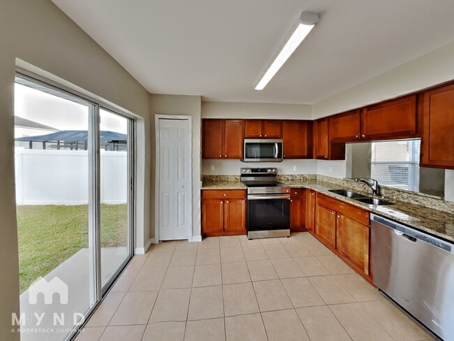 2451 Harrison Pl Blvd in Lakeland, FL - Building Photo - Building Photo