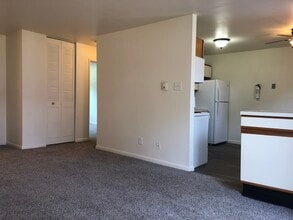 23B Oxford Vlg in Egg Harbor Township, NJ - Building Photo - Building Photo