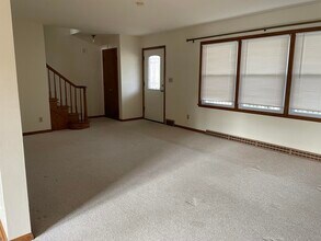 201 W Pierre Ln in Port Washington, WI - Building Photo - Building Photo