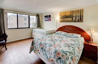 301 Golden Isles Dr, Unit 502 in Hallandale Beach, FL - Building Photo - Building Photo