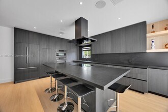 5827 SW 69th Ct in Miami, FL - Building Photo - Building Photo