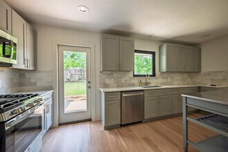 7209 Geneva Dr in Austin, TX - Building Photo - Building Photo