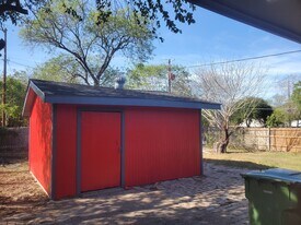 1705 Brownfield Rd in Brownsville, TX - Building Photo