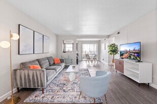 2215 Town Lake Cir, Unit ID1462800P in Austin, TX - Building Photo