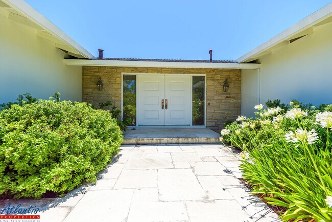 20656 Woodward Ct in Saratoga, CA - Building Photo - Building Photo