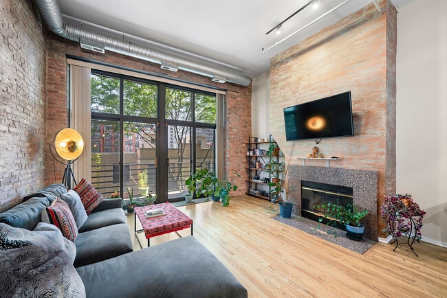 property at 1525 S Michigan Ave