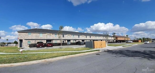 1400 Humming Bird Ct in Pharr, TX - Building Photo - Building Photo