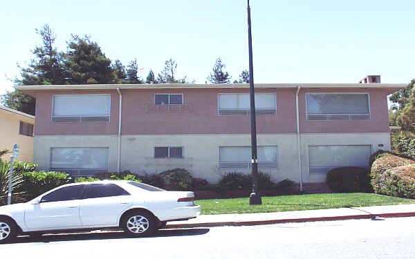 25 Magnolia Ave in Millbrae, CA - Foto de edificio