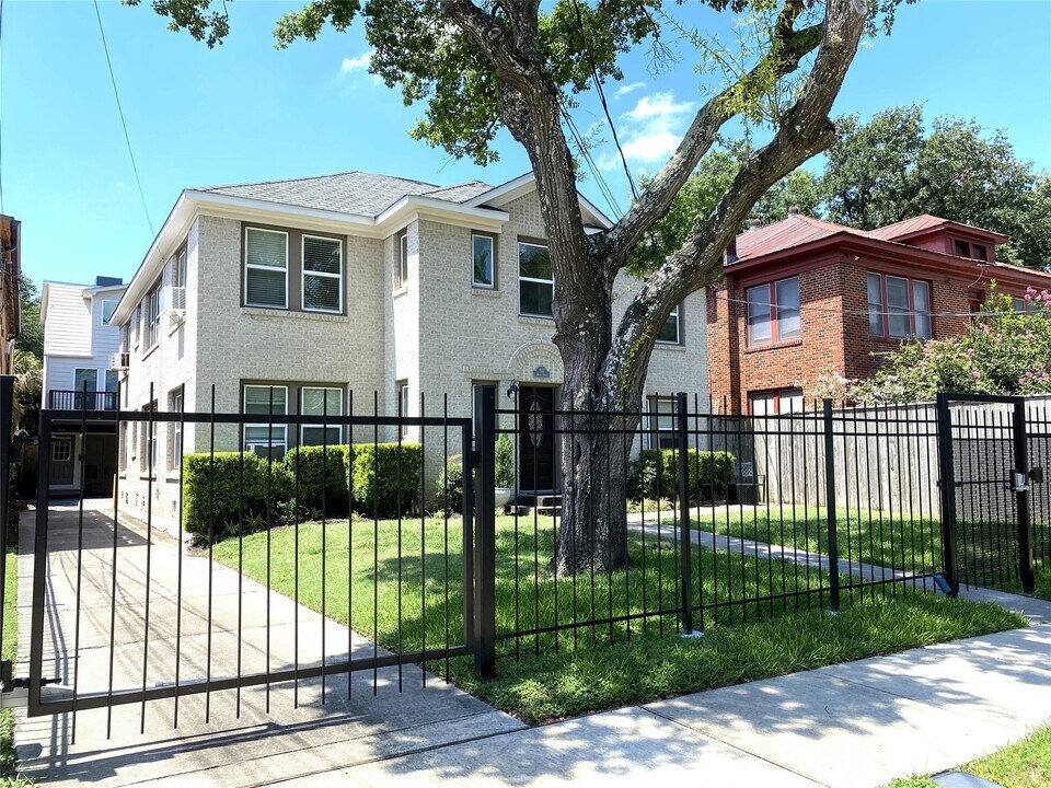 513 W Main St in Houston, TX - Building Photo