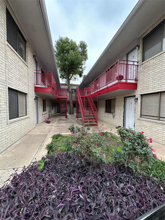 1410 Blalock Rd in Houston, TX - Building Photo - Building Photo