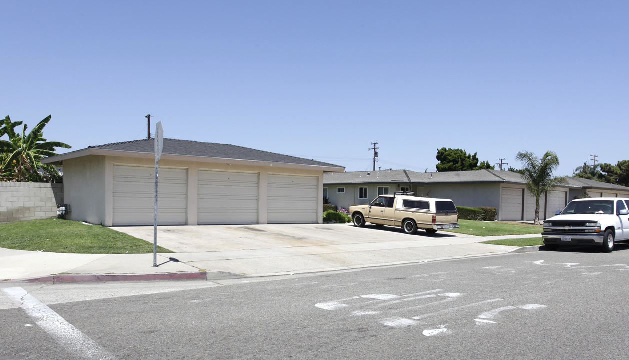 1739-1749 W Catherine Dr in Anaheim, CA - Building Photo