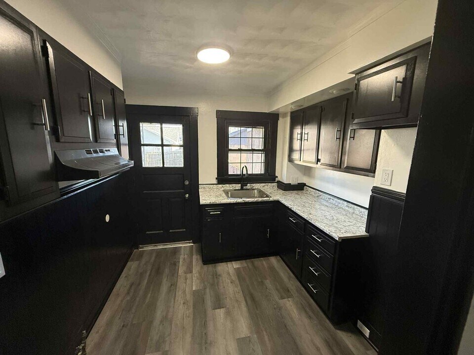 713 Crawford Ave in Duquesne, PA - Building Photo
