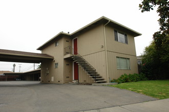 952 W Alisal St in Salinas, CA - Building Photo - Building Photo