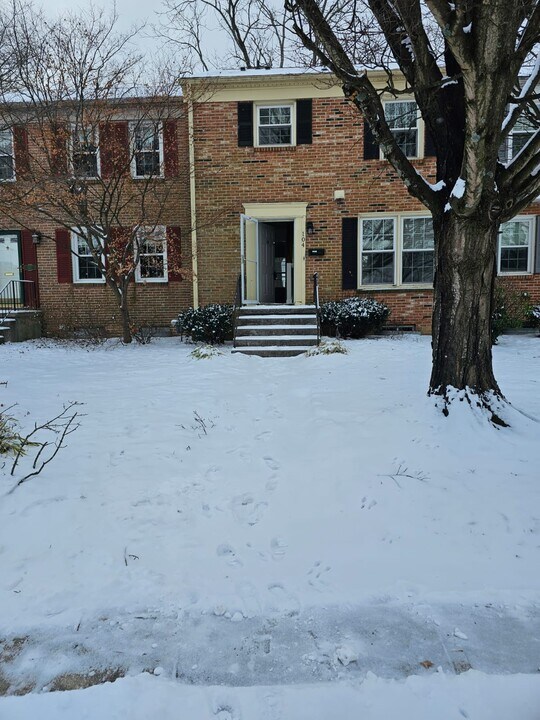 104 Nottingham Ct in Blacksburg, VA - Building Photo