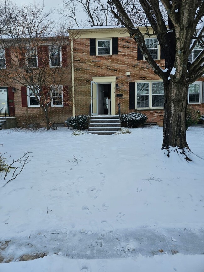 property at 104 Nottingham Ct