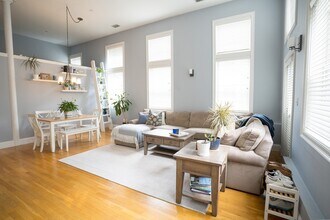 352 W 3rd St in Boston, MA - Building Photo - Building Photo