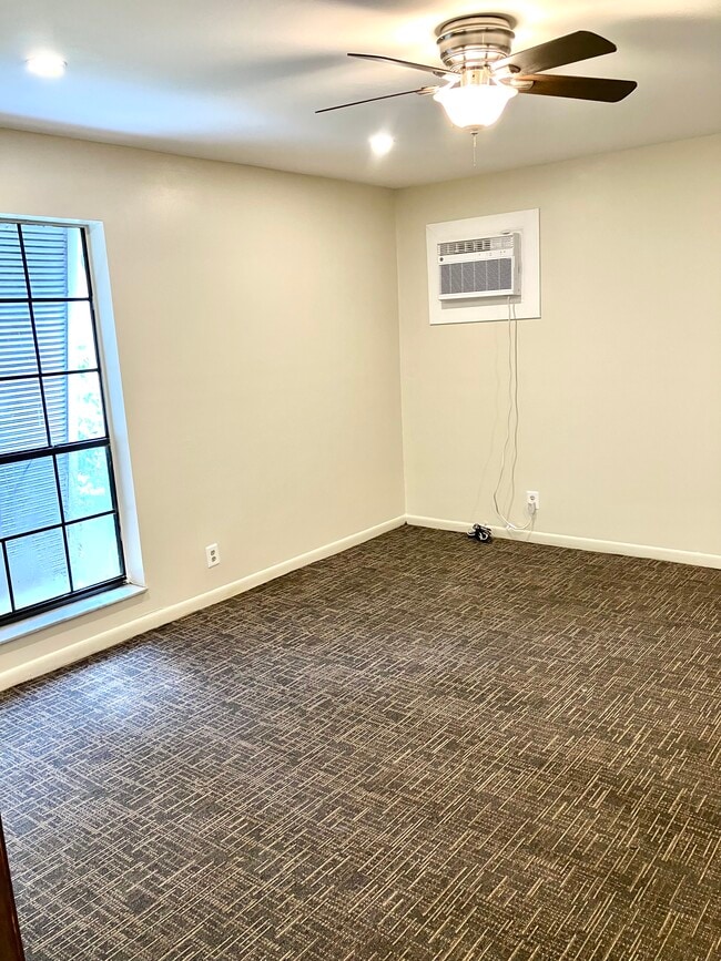 807 NE 22nd Dr, Unit 807a