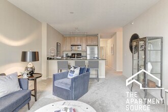 353 N Desplaines St in Chicago, IL - Building Photo - Building Photo